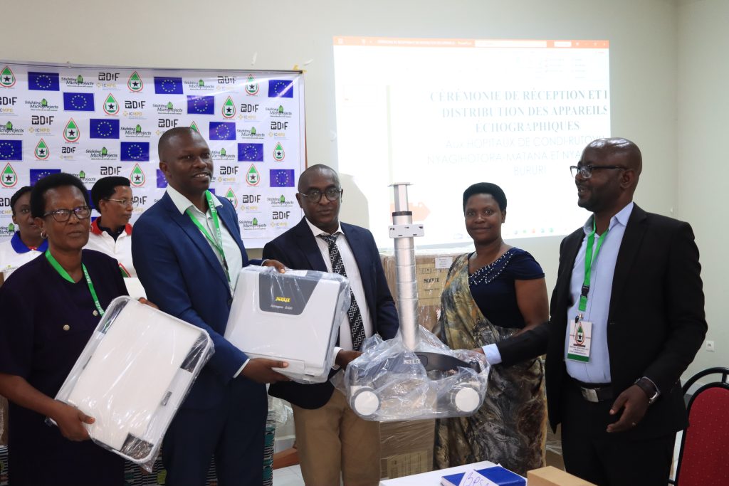 Photo 2. Distribution des échographes
