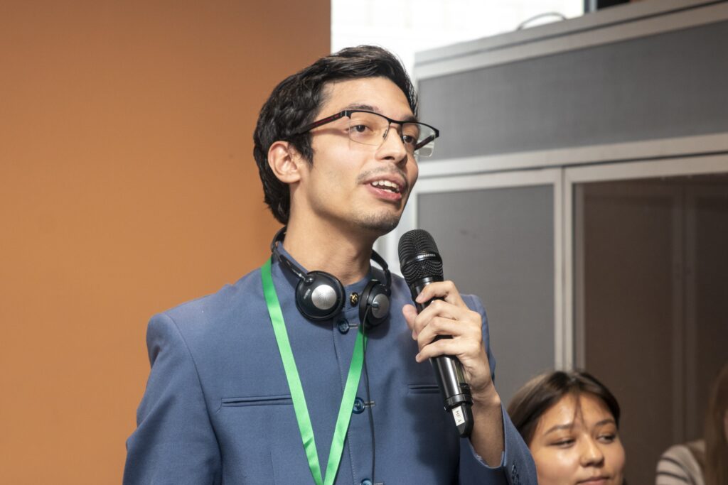 Julio Croce with a mike speaking.